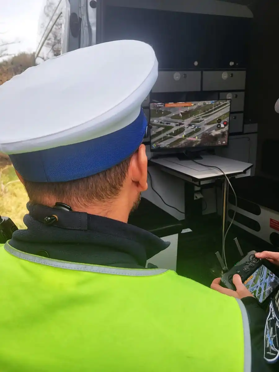 Nowy Sącz. Dron i policja w akcji! 21 wykroczeń na drogach w jeden dzień