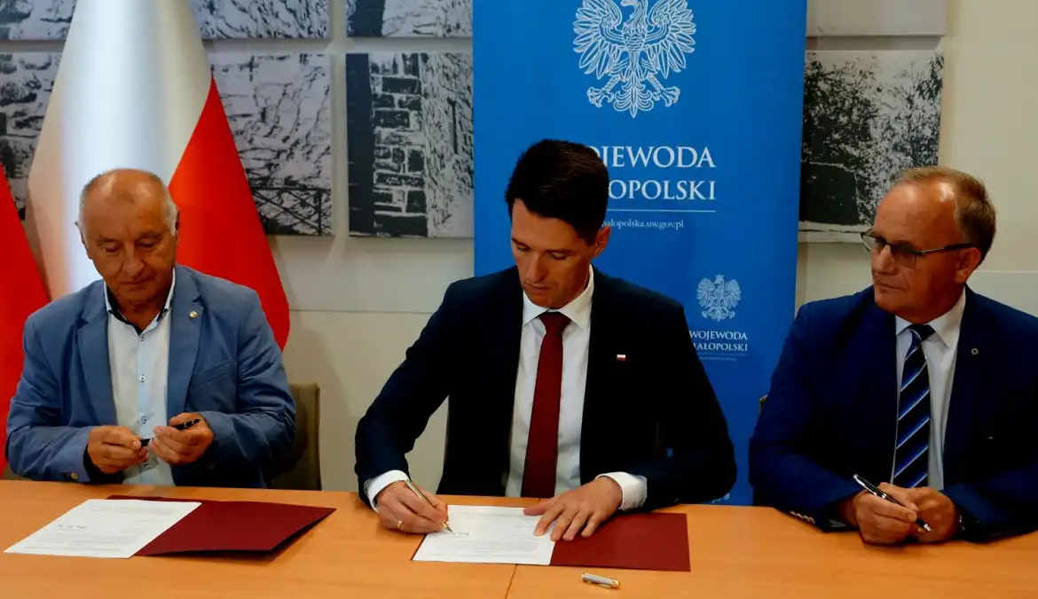 Podpisano umowę na remont drogi Czarny Potok – Szczereż
