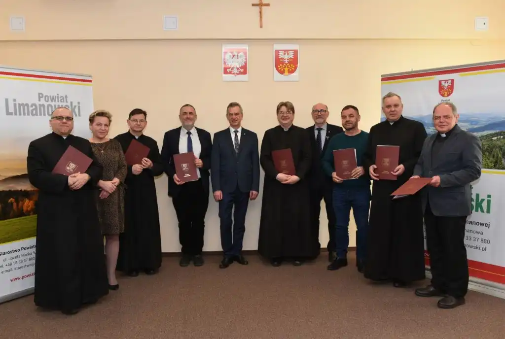 Podpisano umowy na dofinansowanie prac remontowych przy zabytkach znajdujących się na terenie powiatu limanowskiego