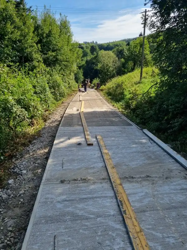 W Gminie Korzenna przybywa betonowych dróg