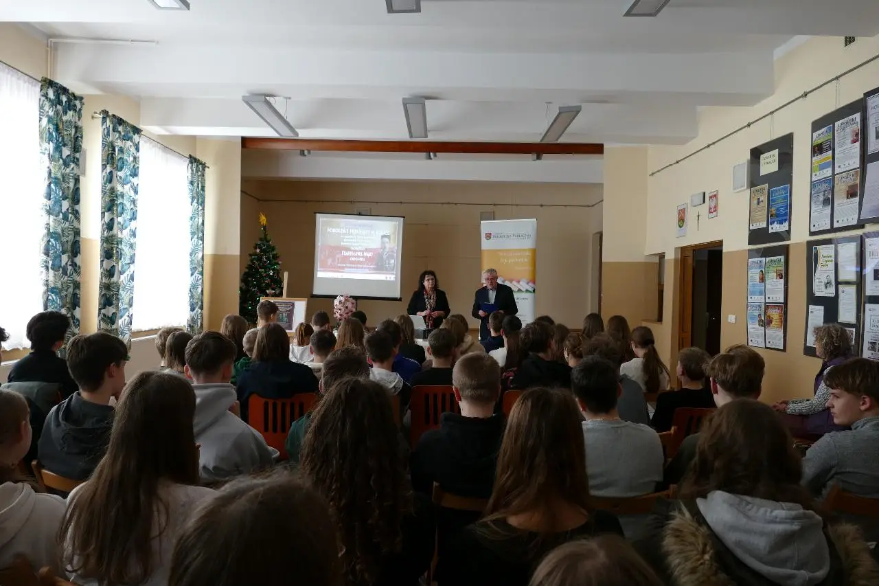 Pokolenie Przemiany w Polsce. Patriotyczne spotkanie w bibliotece w Starej Wsi