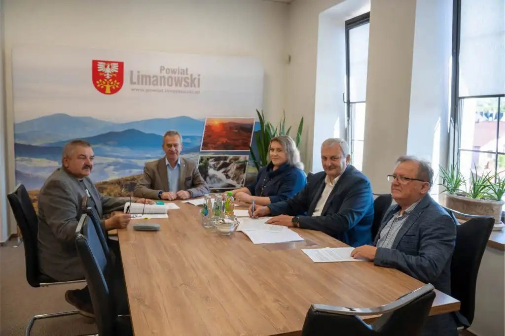 Bezpieczniejsze drogi w powiecie Limanowskim. Ruszają prace naprawcze