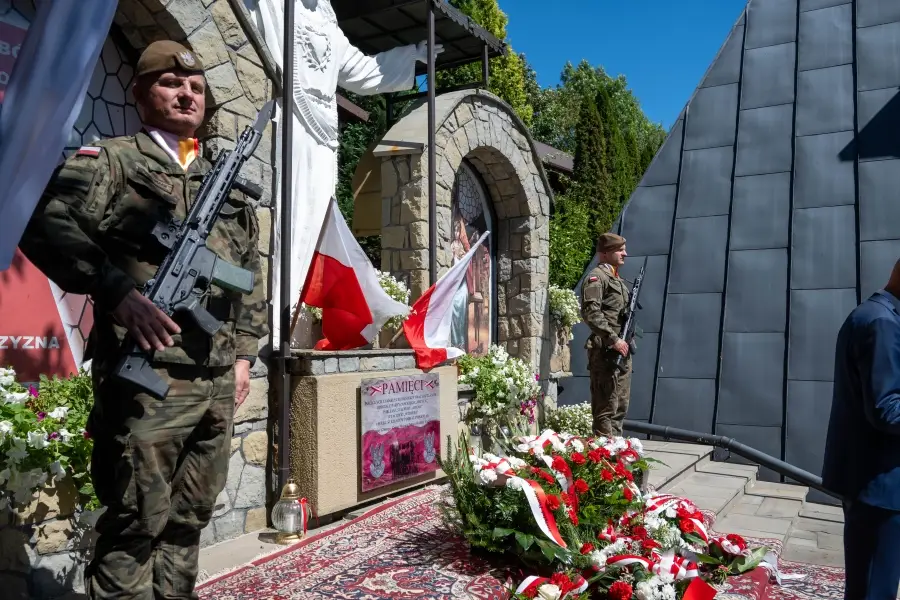 Wyjątkowa uroczystość w Glisnem. Historyczny sztandar Armii Krajowej pojawił się podczas obchodów