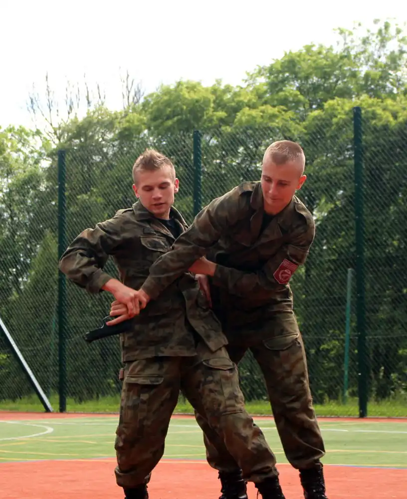 W klasie mundurowej ZS w Marcinkowicach młodzież uczy się skutecznej obrony przed agresorem