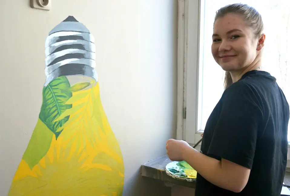 Mgr Mors i uczniowie starosądeckiego LO w dwa dni stworzyli niezwykły mural w sali biologicznej