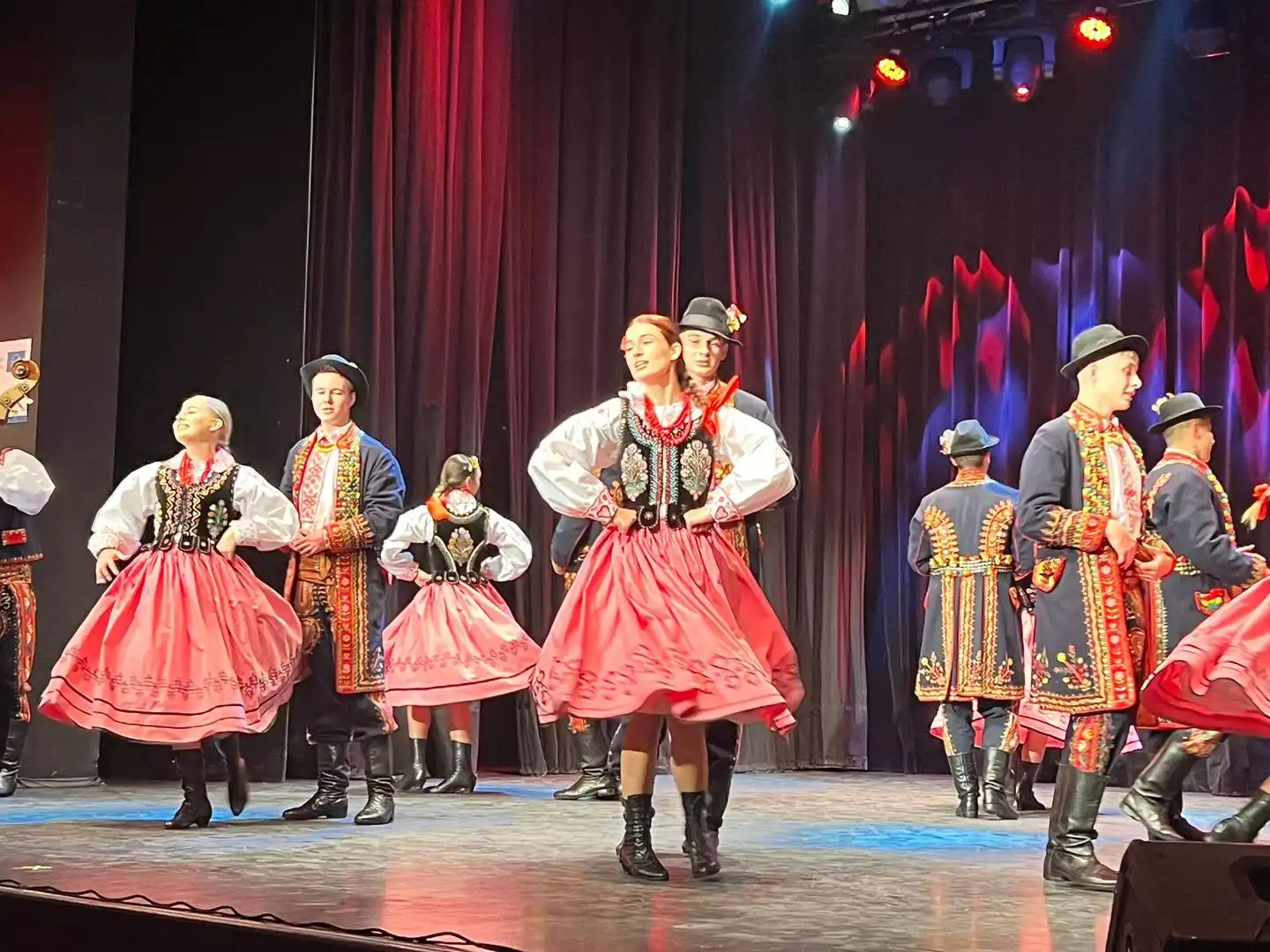 Sądeczoki na scenie w Biłgoraju. Barwne spotkanie kultur