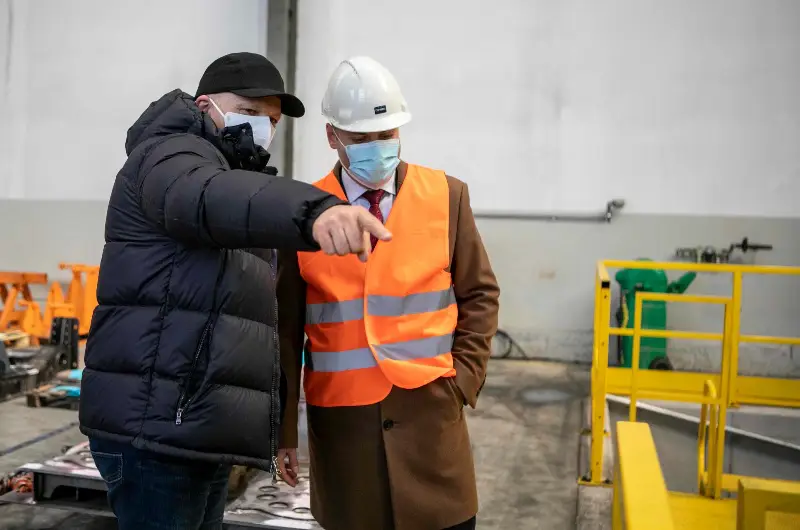 Newag rozpoczął produkcję 21 nowoczesnych pojazdów dla warszawskiej Szybkiej Kolei Miejskiej