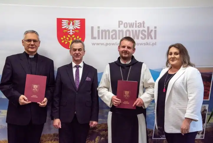 Ponad 2 mln zł na ochronę zabytków Limanowszczyzny. Podpisano umowy na dofinansowanie prac konserwatorskich