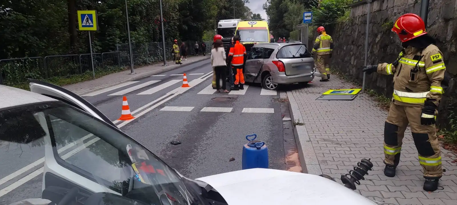Wypadek na ulicy Kraszewskiego. Strażacy w akcji przez trzy godziny