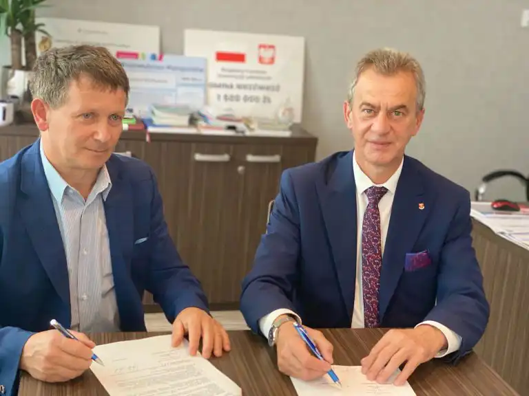 Gmina Niedźwiedź z dofinansowaniem na zakup mikrobusu do przewozu osób niepełnosprawnych