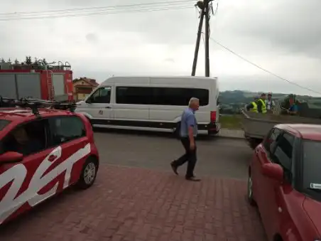 Od rana trwają prace porządkowe po wczorajszej wichurze nad Librantową