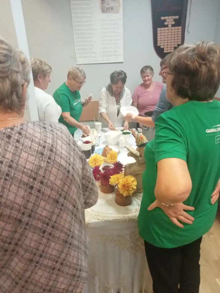 Spotkanie seniorów z Lipnicy Wielkiej i Piwnicznej-Zdroju. Tradycja, rękodzieło i wspólna radość
