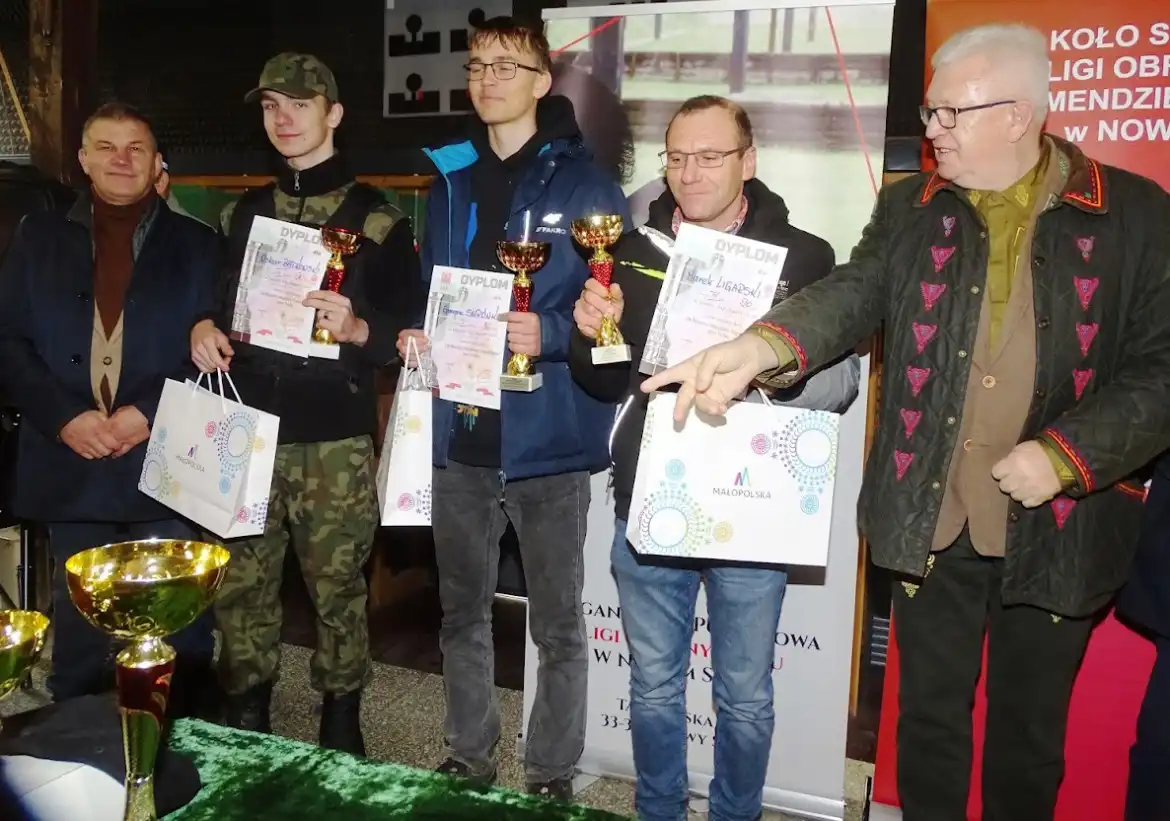 "10 strzałów Ku Chwale Ojczyzny". Patriotyczne zawody strzeleckie na sądeckiej strzelnicy