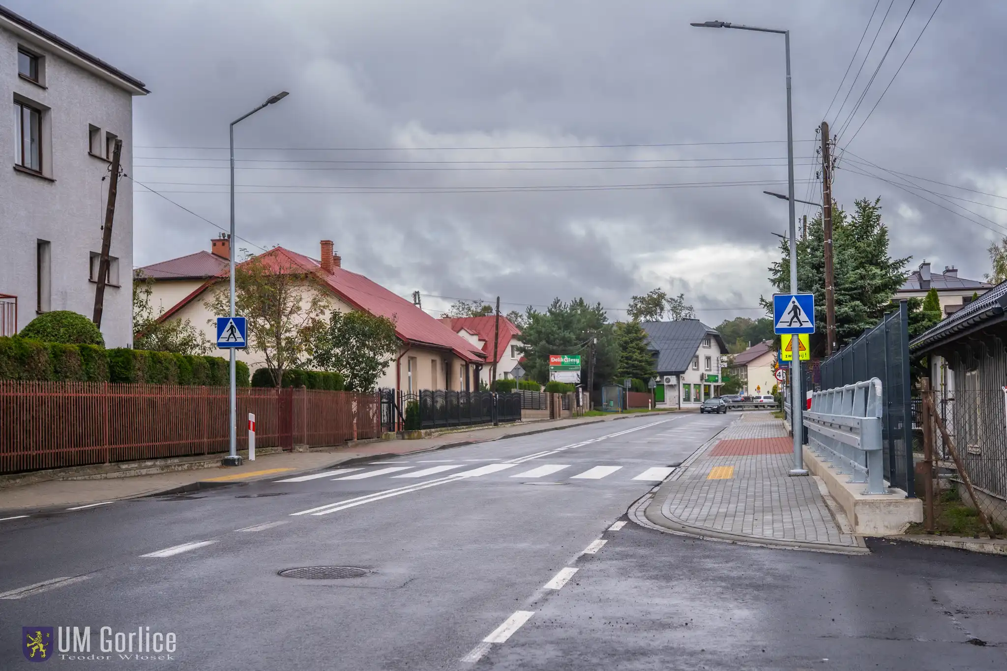 Nowy chodnik i bezpieczne przejście na ul. Stróżowskiej w Gorlicach