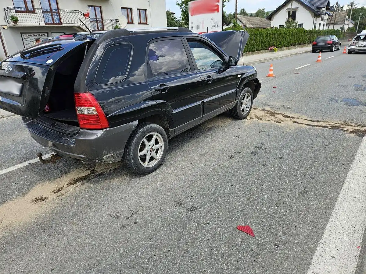 Kolizja dwóch osobówek w Łącku