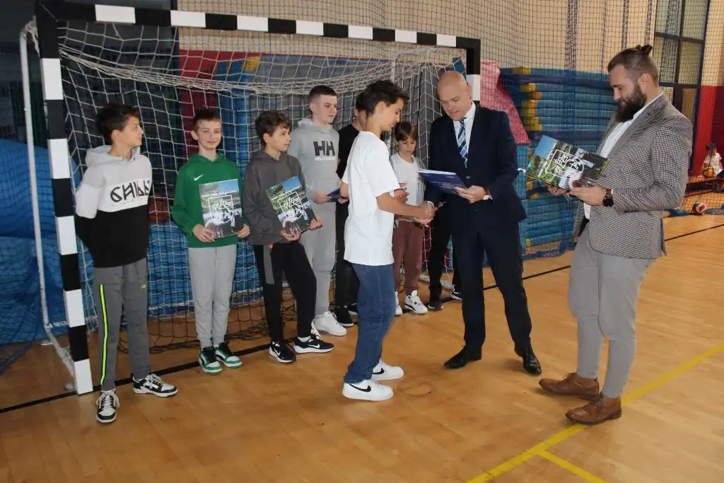 Listy gratulacyjne i niespodzianki dla młodych talentów z Piwnicznej-Zdroju