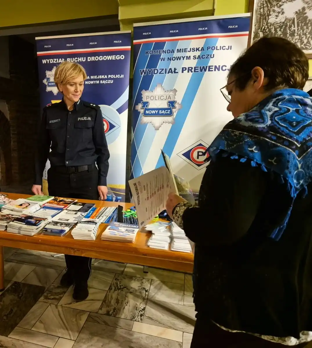 Policjanci z Nowego Sącza spotkali się ze studentami Sądeckiego Uniwersytetu Trzeciego Wieku