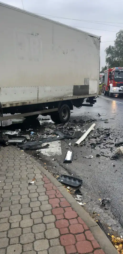 Stróże: Groźny wypadek na DW 981. Zderzyły się dwa samochody