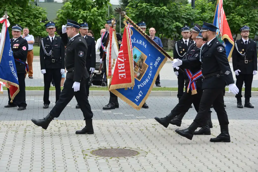 W kościele parafialnym w Świniarsku poświęcono i nadano sztandar OSP Podrzecze