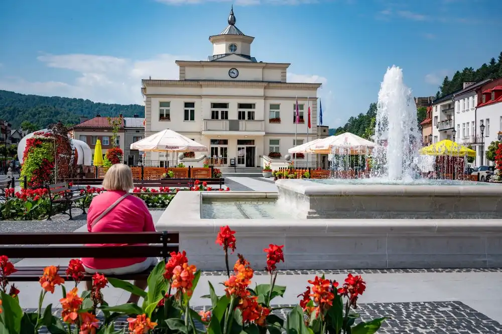 Muszyna na fali! Zrewitalizowane centrum uzdrowiskowe w czołówce najlepszych inwestycji