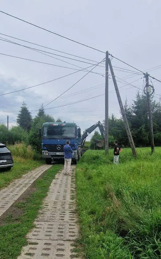 Nowa nawierzchnia i lepsze odwodnienie.. Ruszył remont drogi „Smagówka” w Podłopieniu