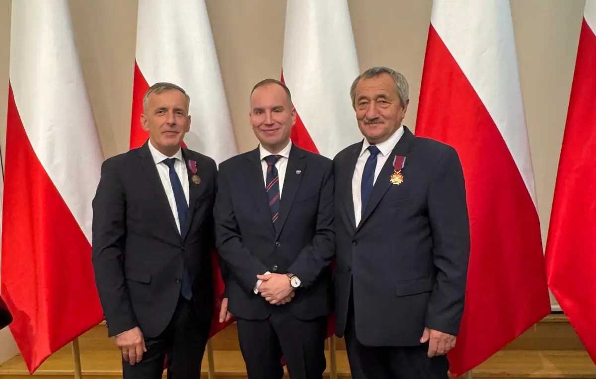 Dwóch samorządowców z gminy Korzenna z państwowym odznaczeniem. Odebrali je w Belwederze