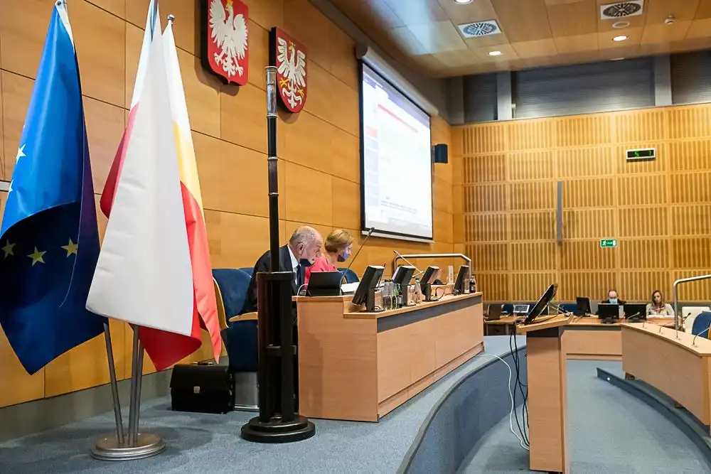 O kulturze, inwestycjach i wsparciu dla poszkodowanych gmin na XLI zdalnej sesji Sejmiku Województwa Małopolskiego