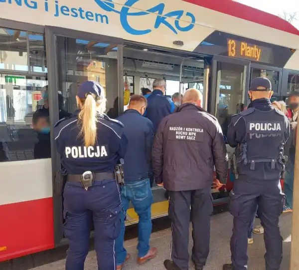 Wzmożone kontrole przestrzegania obostrzeń w autobusach