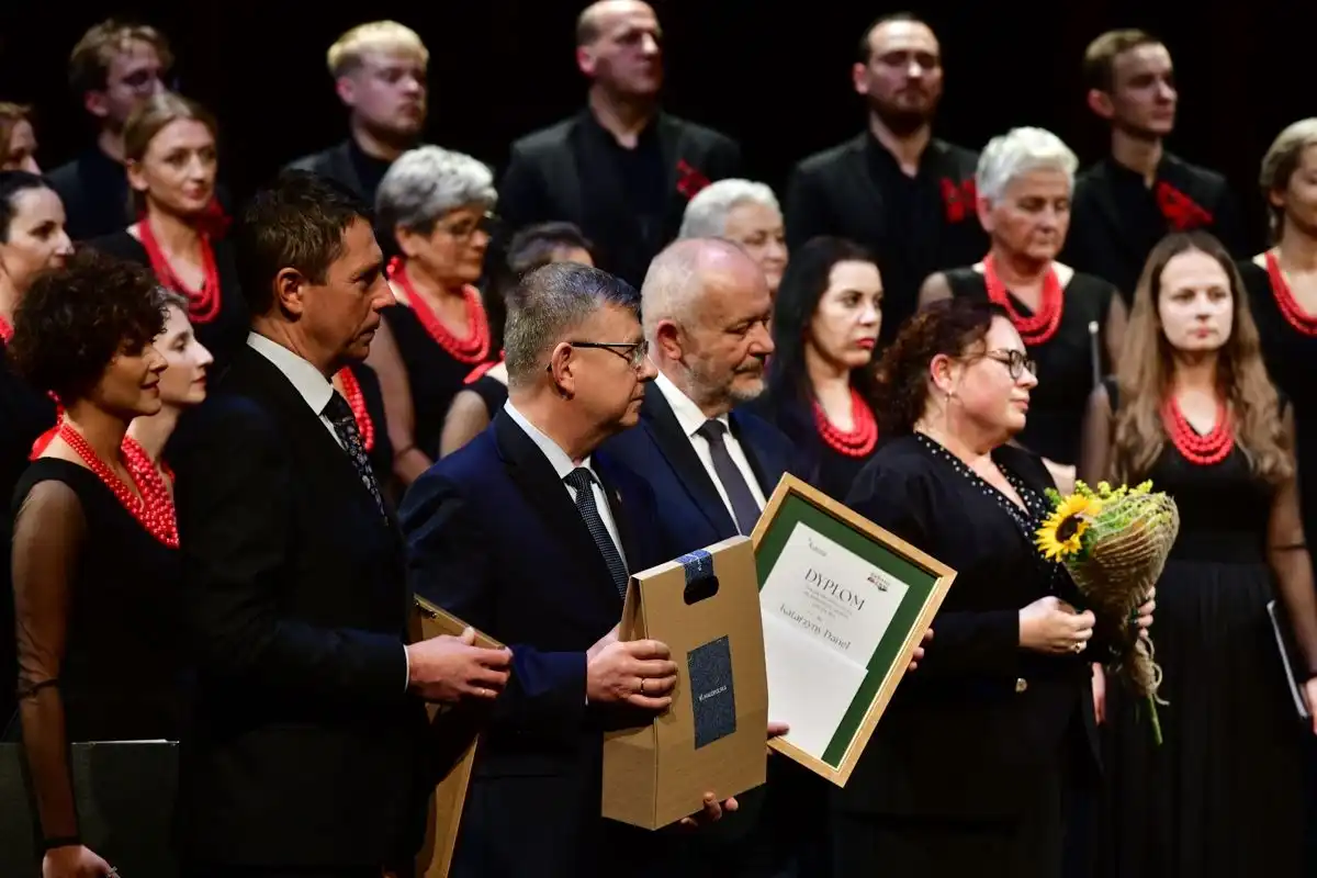 Finał konkursu "Ludowo na Novo". Nagrody w Limanowskim Domu Kultury rozdał marszałek Witold Kozłowski