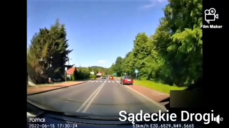Wyprzedzał przez ścieżkę rowerową w Starym Sączu. Został ukarany wysokim mandatem i stracił prawo jazdy
