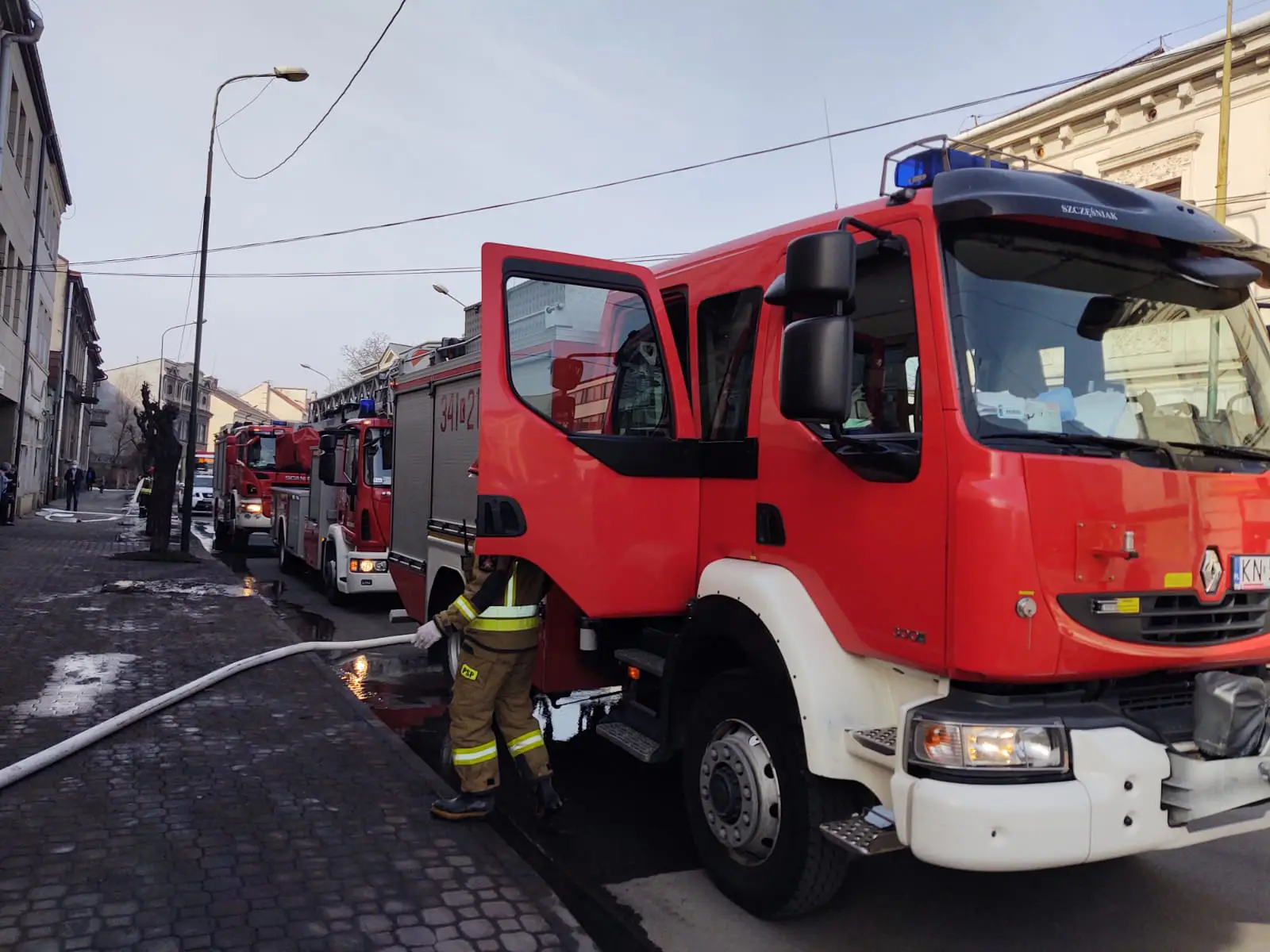 Pożar na ul. Długosza w Nowym Sączu. 22 osoby ewakuowane