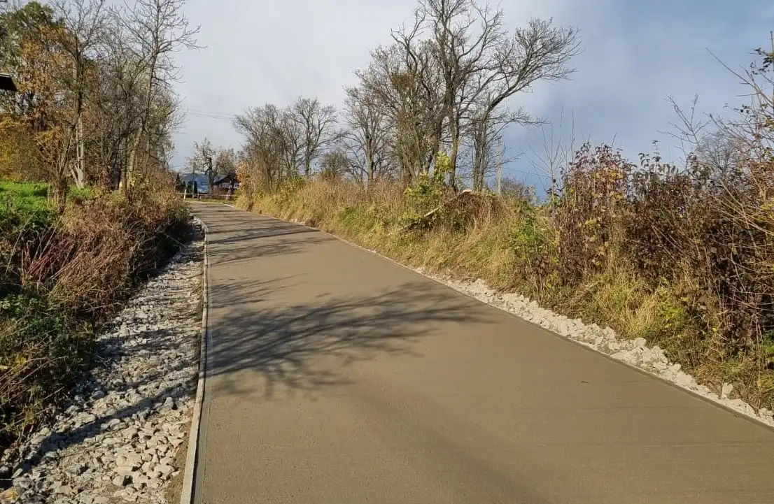 Zakończono prace przy budowie dziewięciu odcinków dróg betonowych na terenie gminy Korzenna