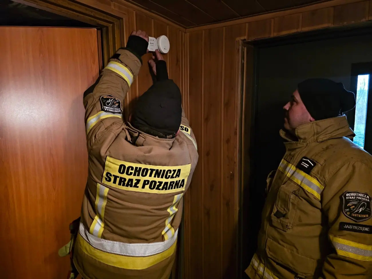 Gmina Łukowica stawia na bezpieczeństwo. Montują czujki w domach