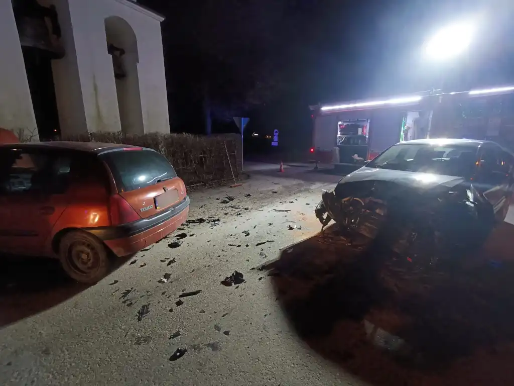 Wypadek w Gołkowicach Górnych. Zderzenie Volkswagena i Renault