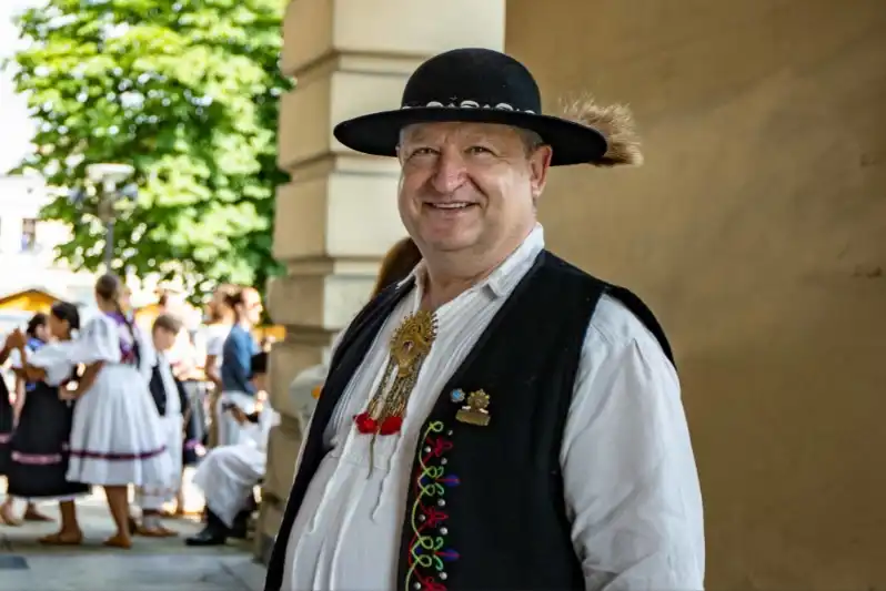 Wicedyrektor MCK Sokół Piotr Gąsienica pasowany na Zbójnika