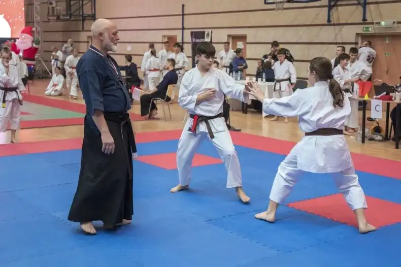 2 grudnia w hali MOSiR w Nowym Sączu VII Ogólnopolski Turniej Mikołajkowy w karate tradycyjnym