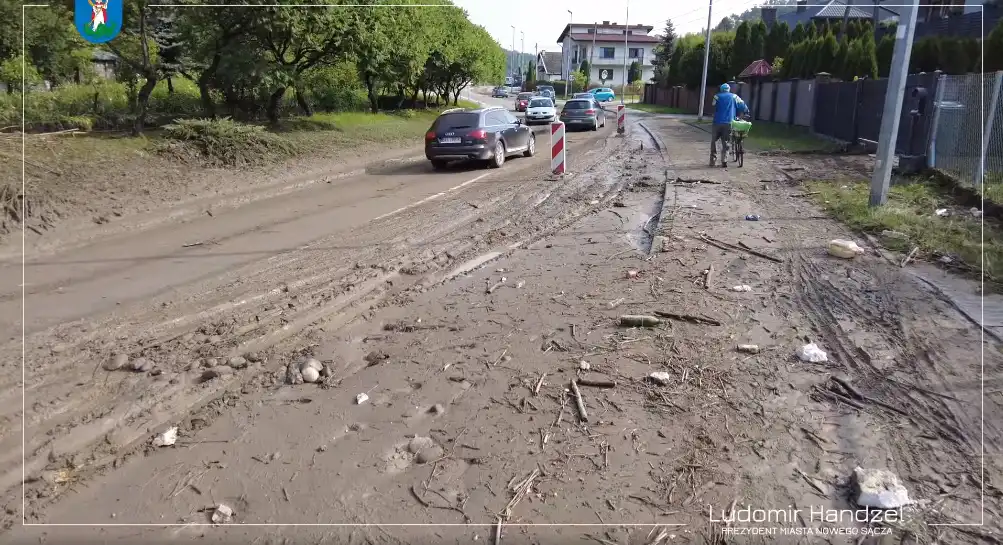 Nocna nawałnica w Nowym Sączu. Trwają prace porządkowe i szacowanie szkód