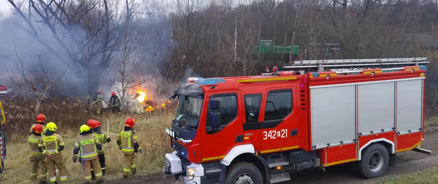 Dym i płomienie w Nowym Sączu. Strażacy w akcji na Elektrodowej