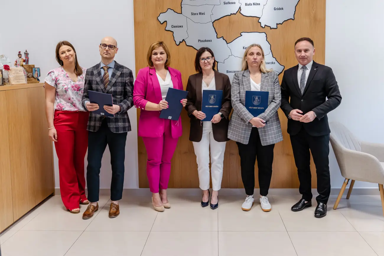 Nowi dyrektorzy szkół w Gminie Grybów. Wręczono akty powierzenia