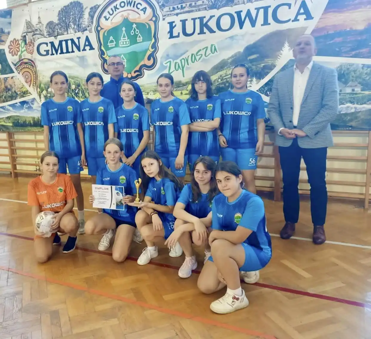 Igrzyska Młodzieży Szkolnej. Triumf Stronia w Halowej Piłce Nożnej Dziewcząt