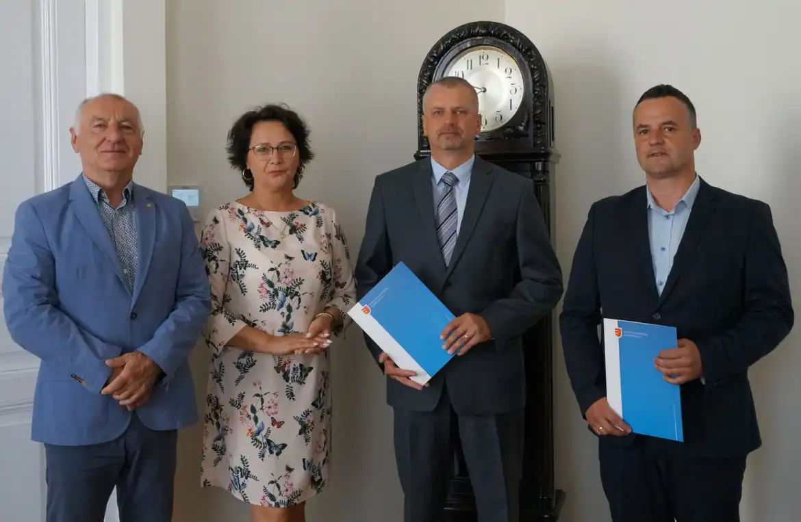 Przez kolejnych 5 lat będą kierować szkołami w Nawojowej i Starym Sączu