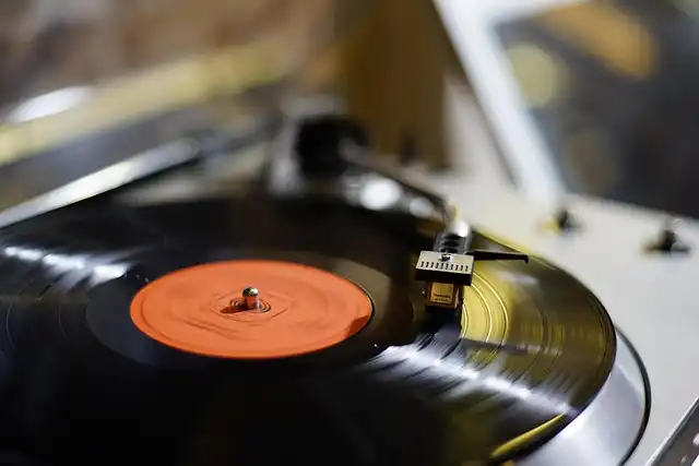 Giełda Winyli i Płyt CD w Nowym Sączu – muzyczne święto dla każdego!