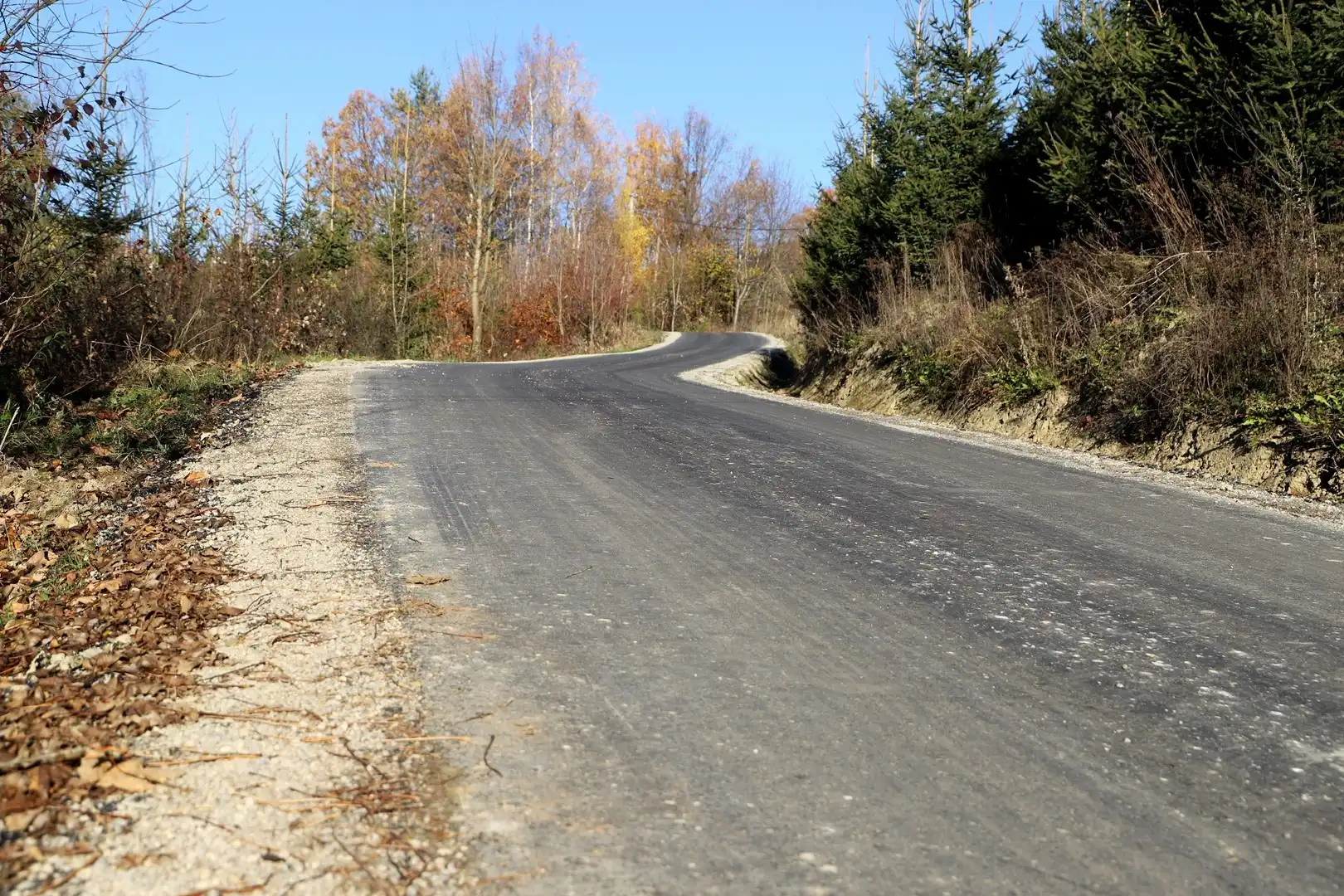 Nowe drogi dla Gminy Limanowa. Męcina Poziomkowa i Lipowe po modernizacji