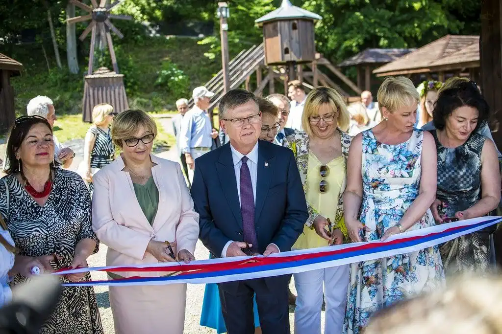 Edukacyjny park i wyjątkowa wystawa w Skansenie Wsi Pogórzańskiej w Szymbarku