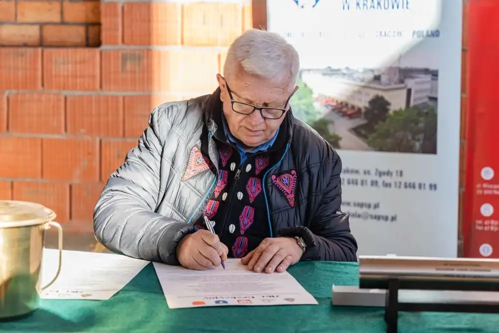 Nowa remiza w Nowym Sączu. Kamień węgielny wmurowany, inwestycja w pełnym rozwoju