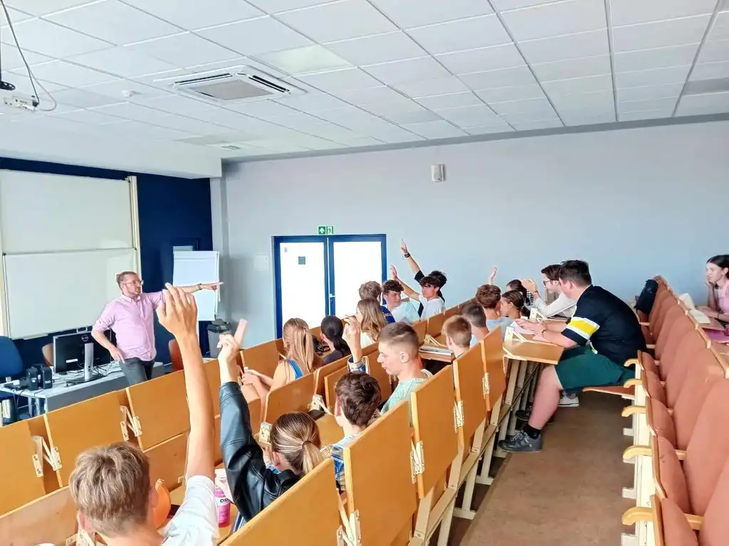 FAKRO wspiera Młodych Liderów