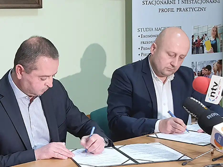 Spółka NOVA i PWSZ chcą budować farmę fotowoltaiczną