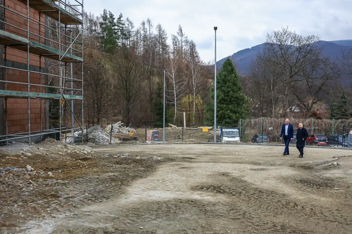 Rytro stawia na ekoturystykę! Nowe centrum edukacyjne już na półmetku