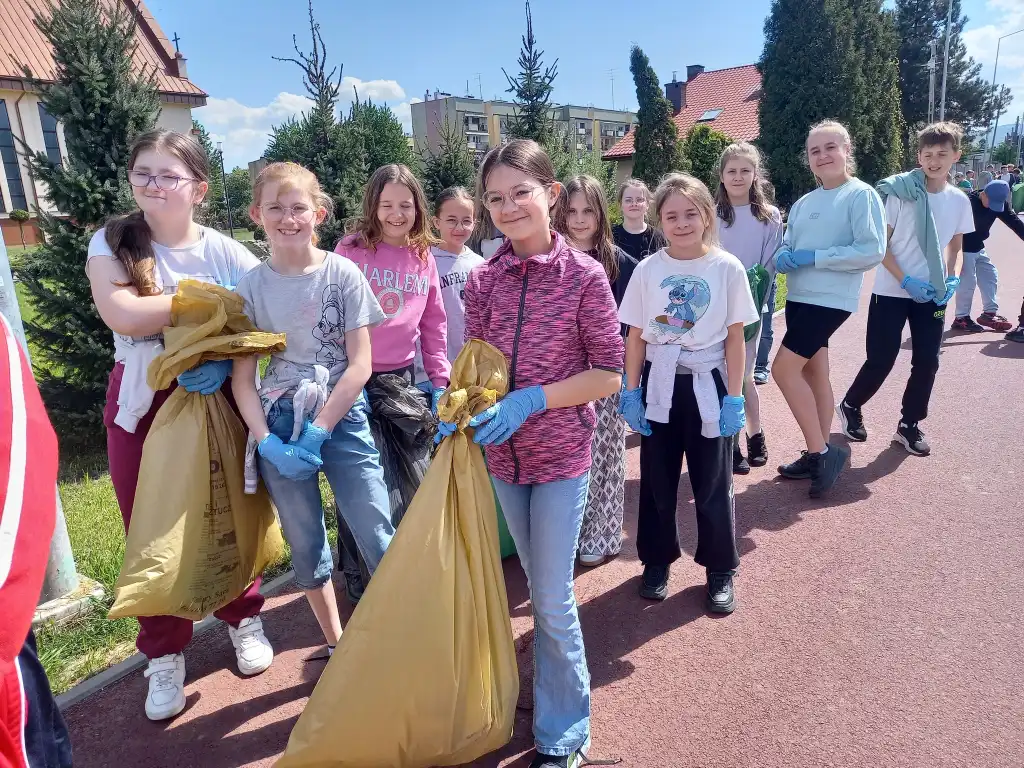 Młodzi ekolodzy w akcji! Uczniowie z gminy Stary Sącz włączyli się w akcję „Posprzątaj z nami Małopolskę”