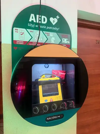 Nowy Defibrylator AED w Urzędzie Gminy Limanowa zwiększy bezpieczeństwo mieszkańców